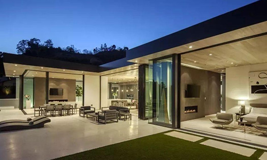 是否具備泳池、具備何等等級的泳池，已經成為了豪宅品質的重要象征