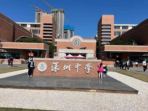 深圳中學(xué)采用愛(ài)克泳池設(shè)備