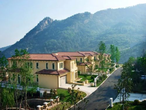 石灣山莊泳池采用愛克泳池設(shè)備