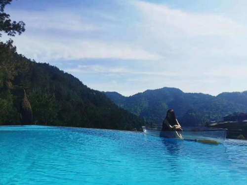 西江千戶苗寨三春里民宿泳池采用了愛克泳池設(shè)備