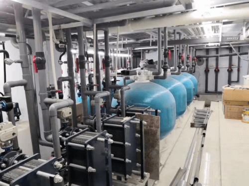 泳池循環水泵和過濾砂缸